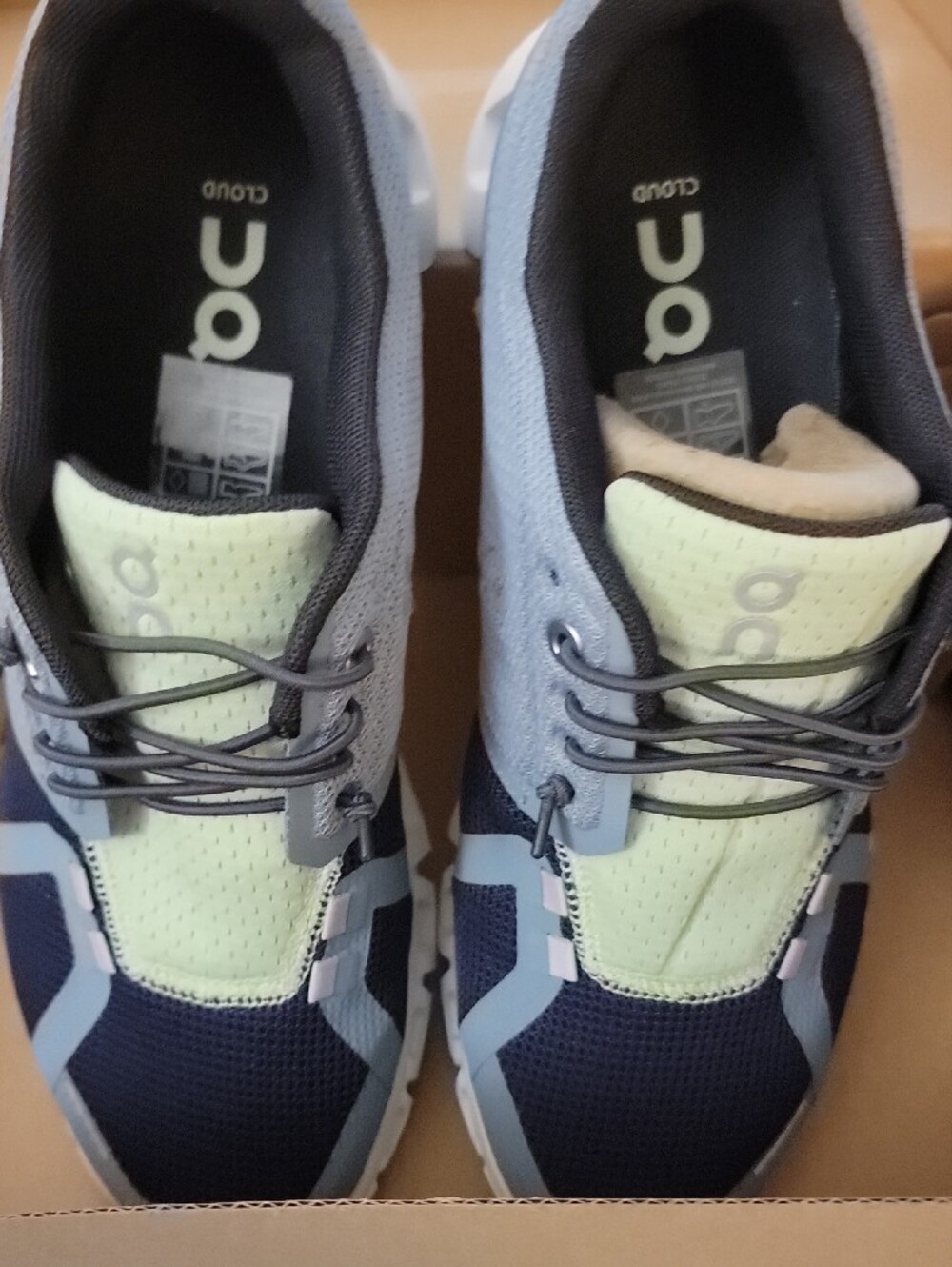 On Running Women's Cloud 5 Push Trainer In Cobble and Flint - Picture 3 of 5